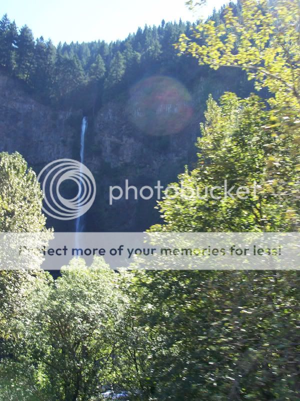 MultnomahFalls_Oregon1small.jpg
